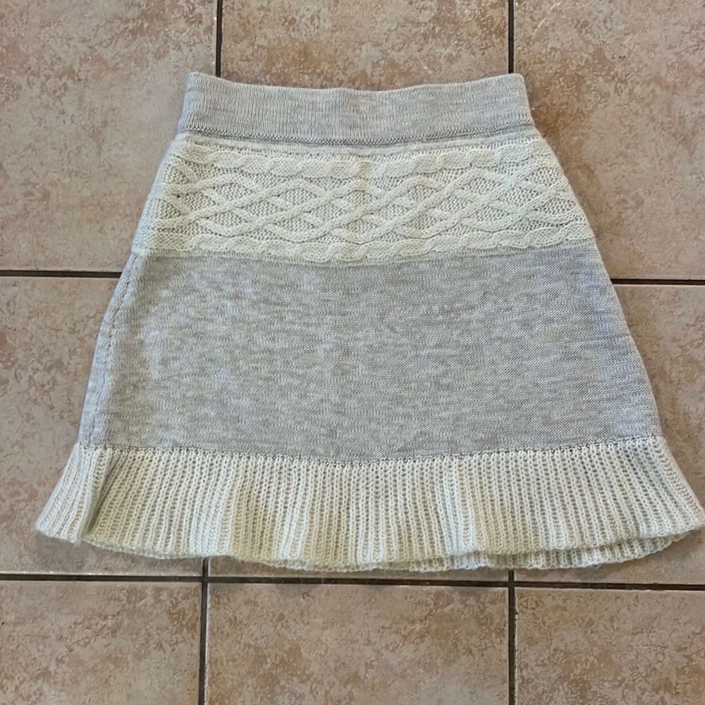 Akini Gray and Cream Knit Sweater Mini Skirt, Sz Small